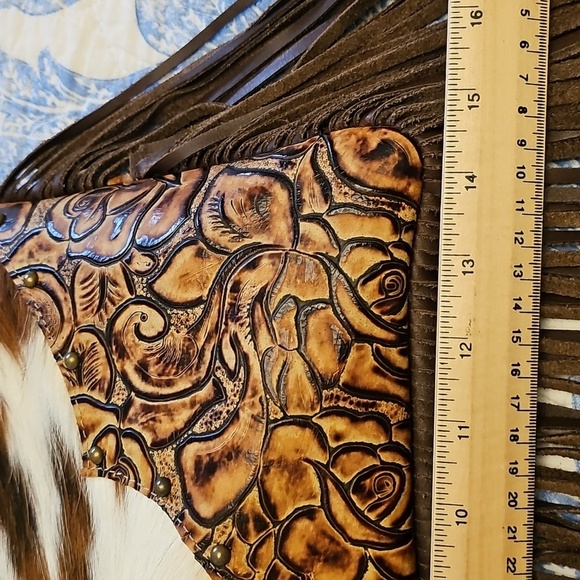 Cowhide Crossbody Large Westwrn Bag. Zipper Closure. Lg Outside Pocket - Picture 4 of 15